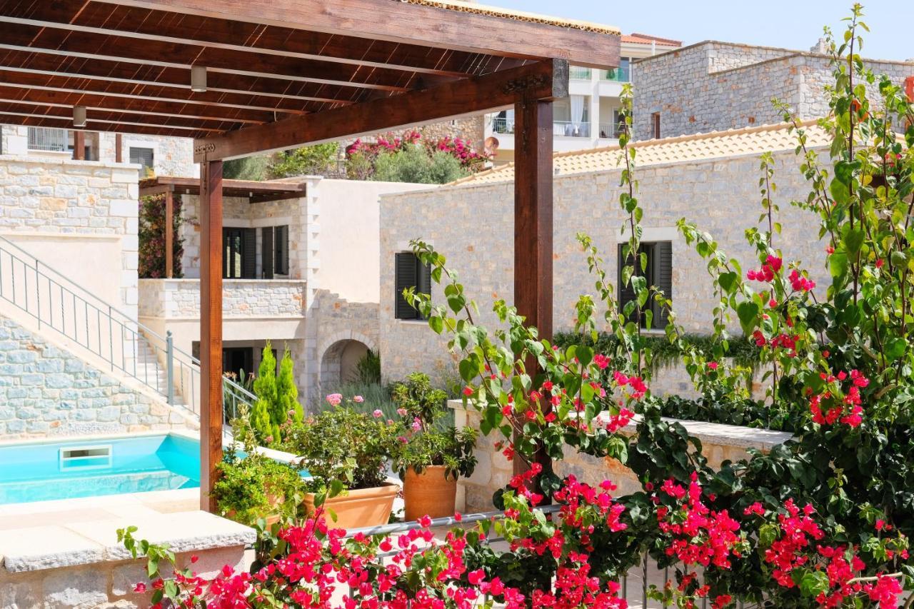 Margo Beach Hotel Gythio Exterior photo